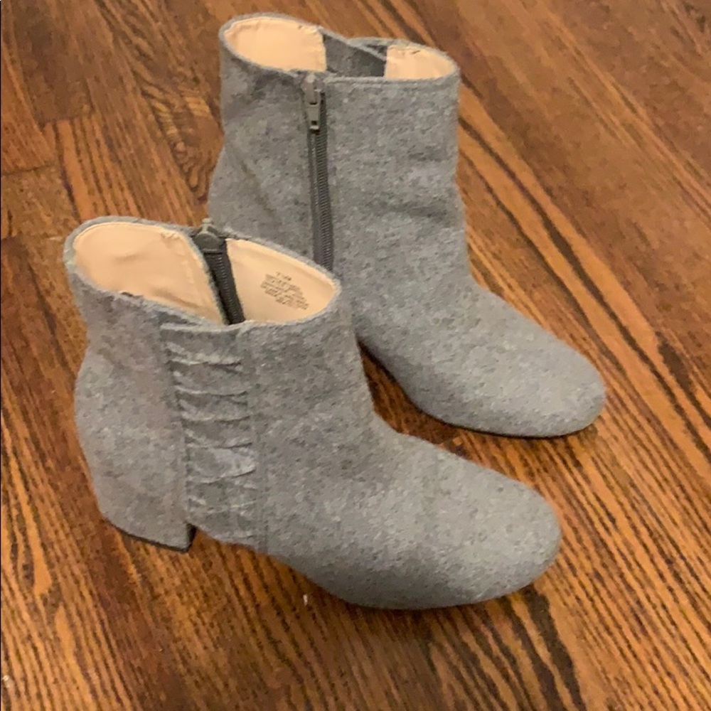 Nine West grey booties